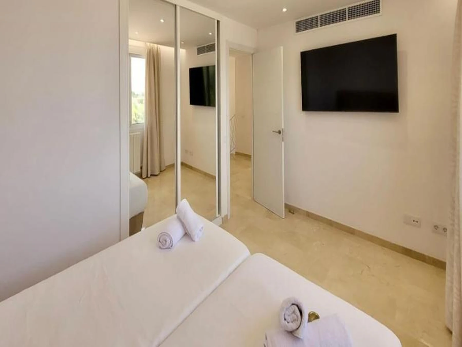 LJ-096_With_spa_pool_vacation_license_SAranjassa__photo_25