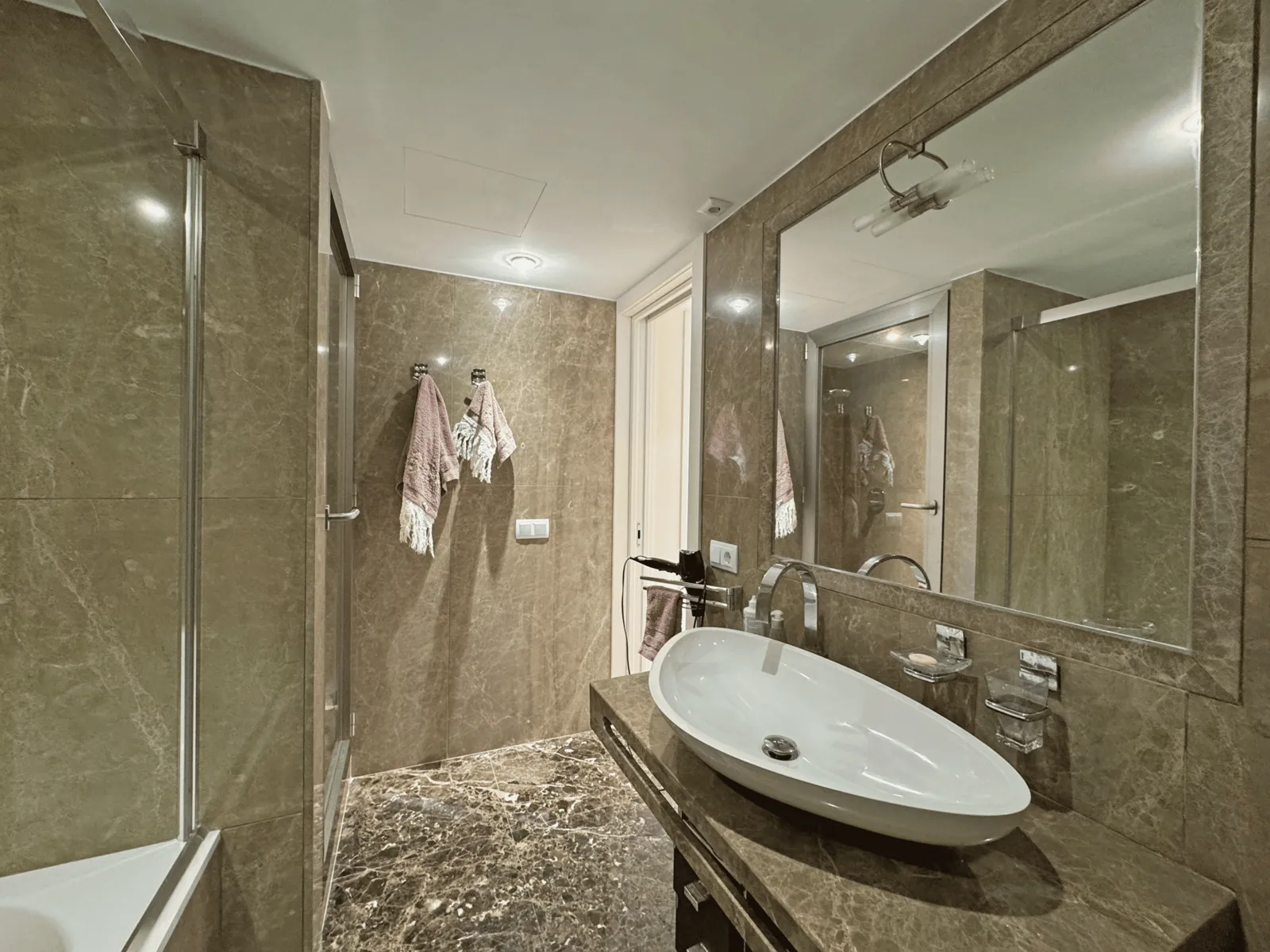 Home 18 C07181-30-15